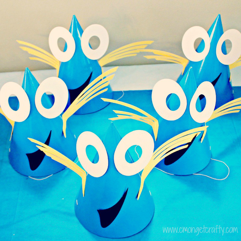 Plenty of ideas for food and decorations for your own Finding Nemo birthday party! #disneyparty #disney #nemo #dory #findingnemo  #findingdory #kidparty #disneybirthday #cmongetcrafty