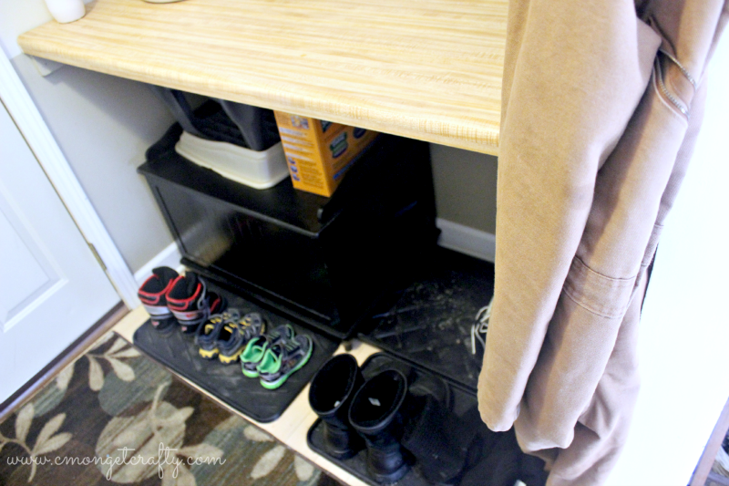 cmongetcraftylaundrymudroom - C'mon Get Crafty Even a small mud room or laundry space can be made over pretty!
