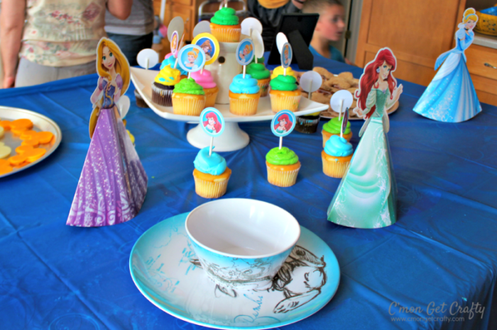 Disneyland Themed Party Decorations {Free Printables!!}