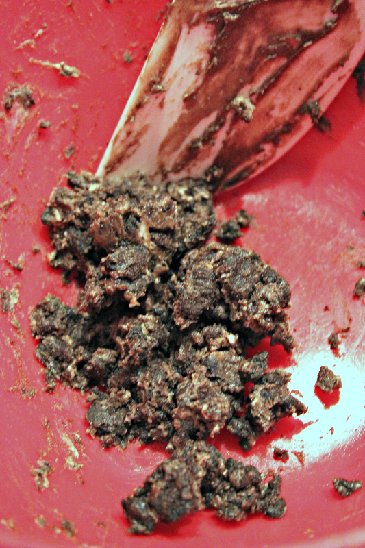 This OREO Cookie Balls Grinch Tree is easy and simple to make, but adds some great flair to your holiday tablescape!