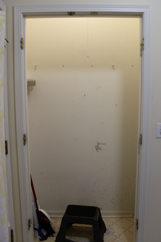 CGC MRMO 08 - C'mon Get Crafty closet makeover to mud room nook