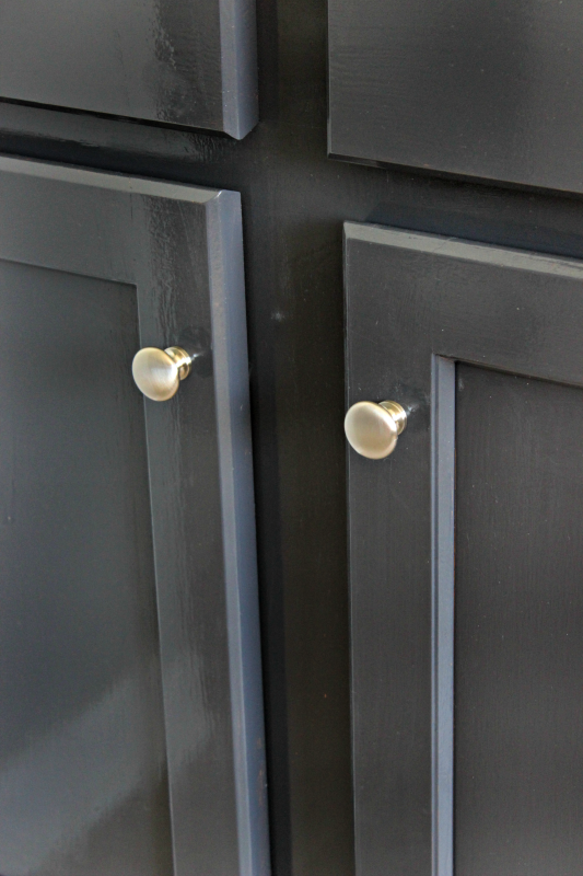 CGC FFFC 09 - C'mon Get Crafty Have you wanted to update your boring bathroom vanity but don't have the money for a remodel? Check out how some hardware and paint made ALL the difference in my bathroom reno!