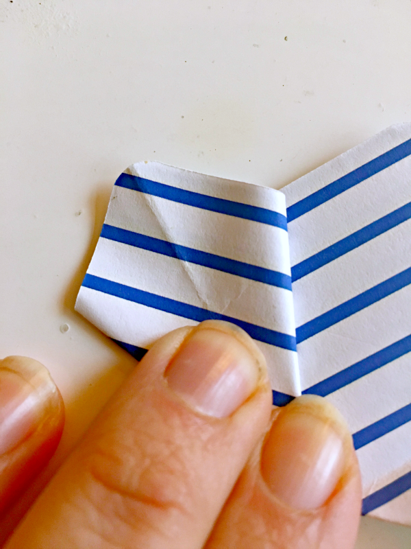 Jan Destash craft paper fold - C'mon Get Crafty Check out an easy way to create paper flowers or pinwheels!