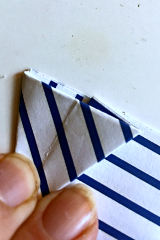 Jan Destash craft paper folds - C'mon Get Crafty Check out an easy way to create paper flowers or pinwheels!