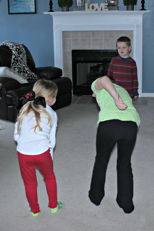Goldfish Games 05 - C'mon Get Crafty What to do when it is too cold or icky outside for the kids to play? Check out some easy games to entertain kids INDOORS! #GoldfishGameTime #ad