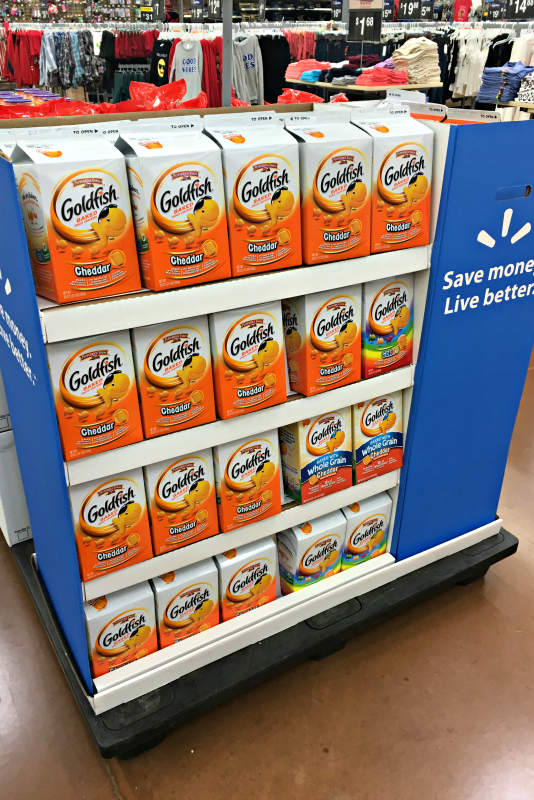 Goldfish Games - C'mon Get Crafty What to do when it is too cold or icky outside for the kids to play? Check out some easy games to entertain kids INDOORS! #GoldfishGameTime #ad