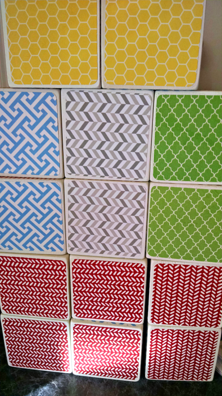 These DIY alphabet blocks make a GREAT gift, and you can customize them so many ways! #CraftRoomDestash