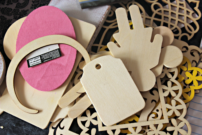 If you are suffering from tantrum troubles, this easy Good Behavior Ticket and Prize Bucket system might be the perfect solution for you! Easy free printable tickets and inexpensive prizes to redeem have been having great results in our house this summer! #kidsbehavior #behaviortickets #craftydestash #craftroomdestash #tantrums #chores #kidrewards