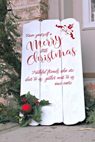 Have Yourself a Merry Little Christmas with this sign DIY inspired by Meet Me in St Louis!