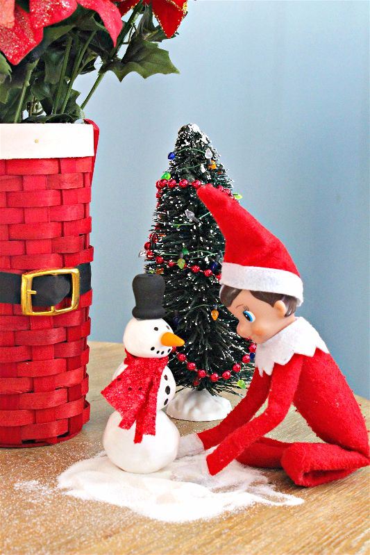 This is an easy craft to do and a fun #ElfontheShelf Idea to boot! This elf sized snowman makes for a cute morning surprise! #12DaysofChristmas