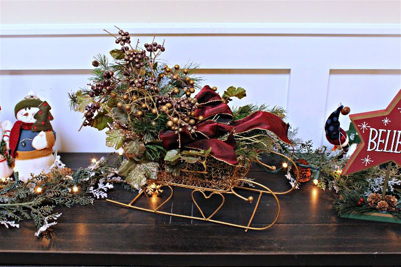 As part of the #12DaysofChristmas, I'm sharing my Christmas porch and entryway decorations!