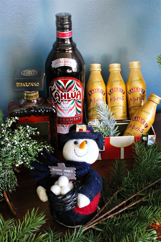 With a Hot Cocoa Bar THIS hot, no wonder the snowmen are melting! #12DaysofChristmas
