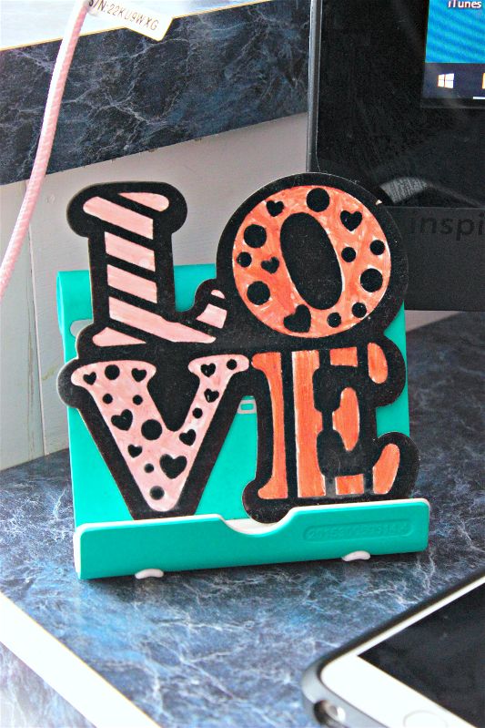 CRC #2 Phone stand-opt - C'mon Get Crafty I absolutely love having a dedicated craft room, but even I have a hard time getting inspired in the mess. So I'm thrilled to have been able to create a beautiful workspace for myself as the first part of the #CraftRoomChallenge!!