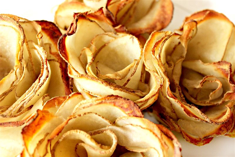 These potato roses are simple to make but look so impressive as a side dish for your dinner table! You can season potato roses a few different ways.