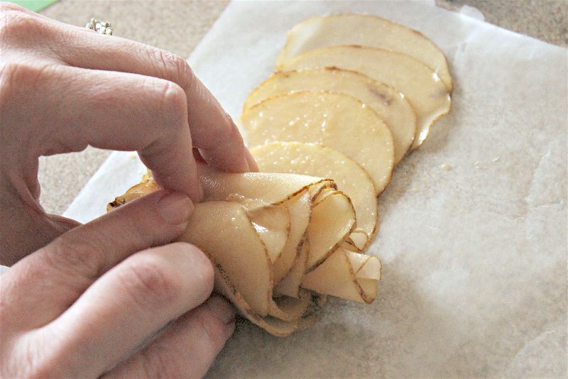 These potato roses are simple to make but look so impressive as a side dish for your dinner table! You can season potato roses a few different ways.