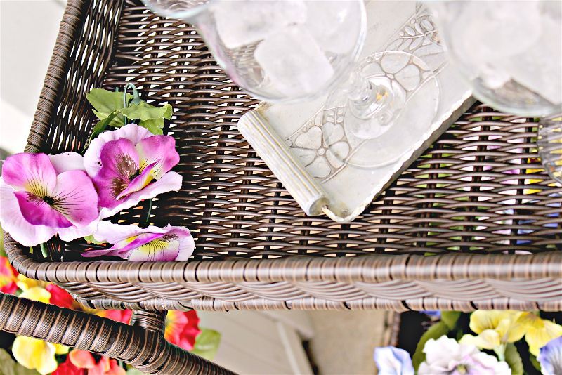 After the long Chicago winter, I'm SO ready to embrace the warmth of spring! Spend as much time outside as you can by styling a spring bar cart, always ready for outdoor entertaining! #ad #Wayfair #spring #barcart #sangria #springdecor