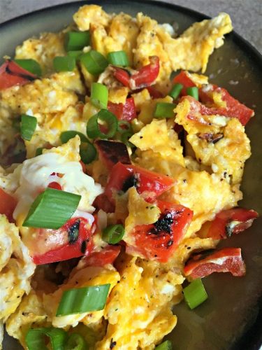 This is my favorite low carb egg scramble to make for breakfast! #keto #lowcarb #breakfastscramble #cheesyeggs