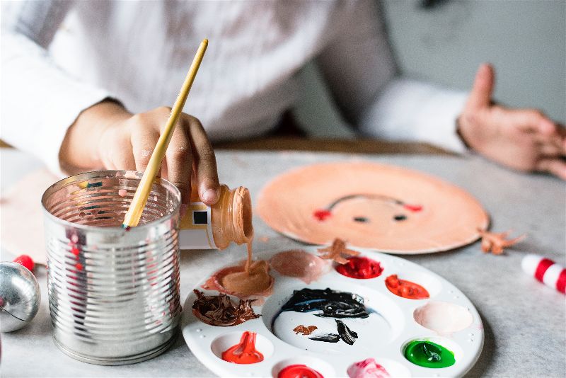 Who says you have to be stuck with crayons and watercolors? Try these cute and clever clay projects with your kids instead! #kids #art #clay #kidprojects #kidart #kidcrafts