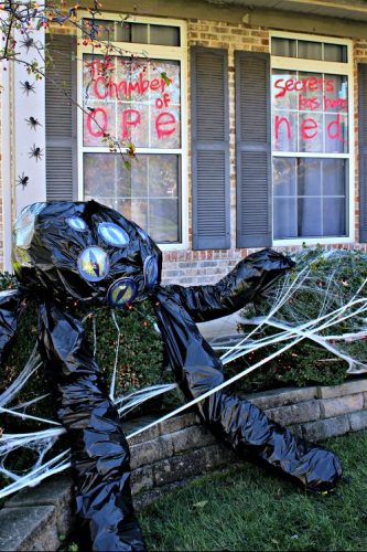 As a total Potterhead, I had the most fun ever turning my Halloween porch decor into a Chamber of Secrets and Dementor themed display! #harrypotter #potterhead #hpdecorations #halloween #harrypotterhalloween #diy #cmongetcrafty