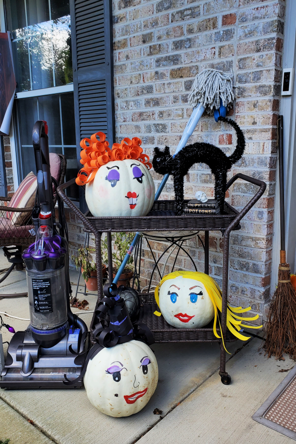 It’s Just A Bunch Of Hocus Pocus – Easy Halloween House Decorations